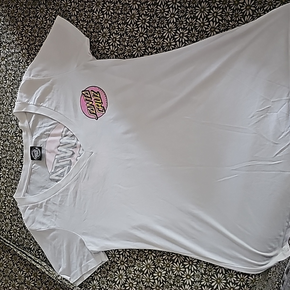 XL Santa Cruz v neck t shirt womens